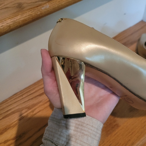 St John Pearl Champagne Leather Heels - Picture 2 of 6